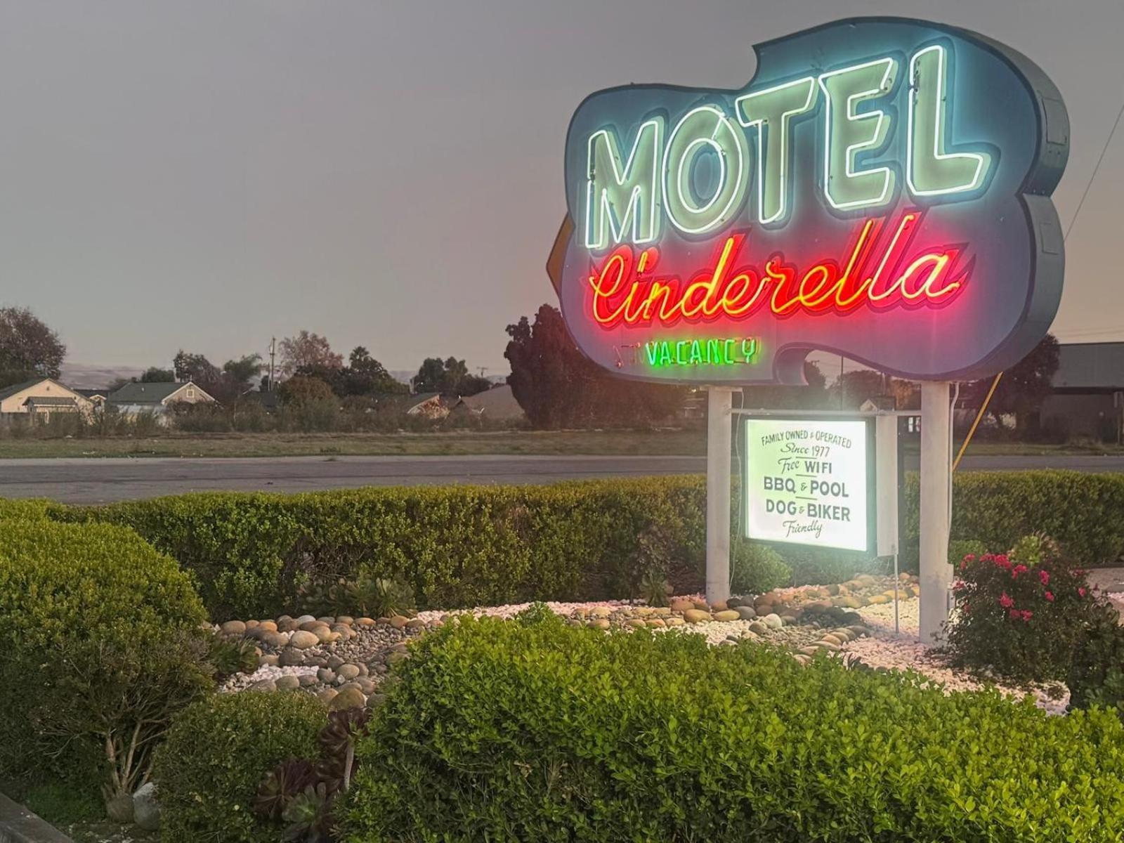 Cinderella Motel Hollister Exteriér fotografie